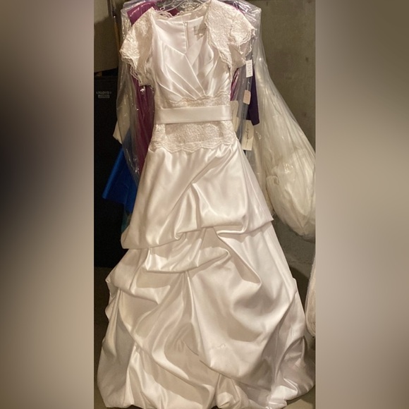 Beautifully Modest white satin and lace drop waist a-line wedding gown w/bolero - Picture 2 of 10